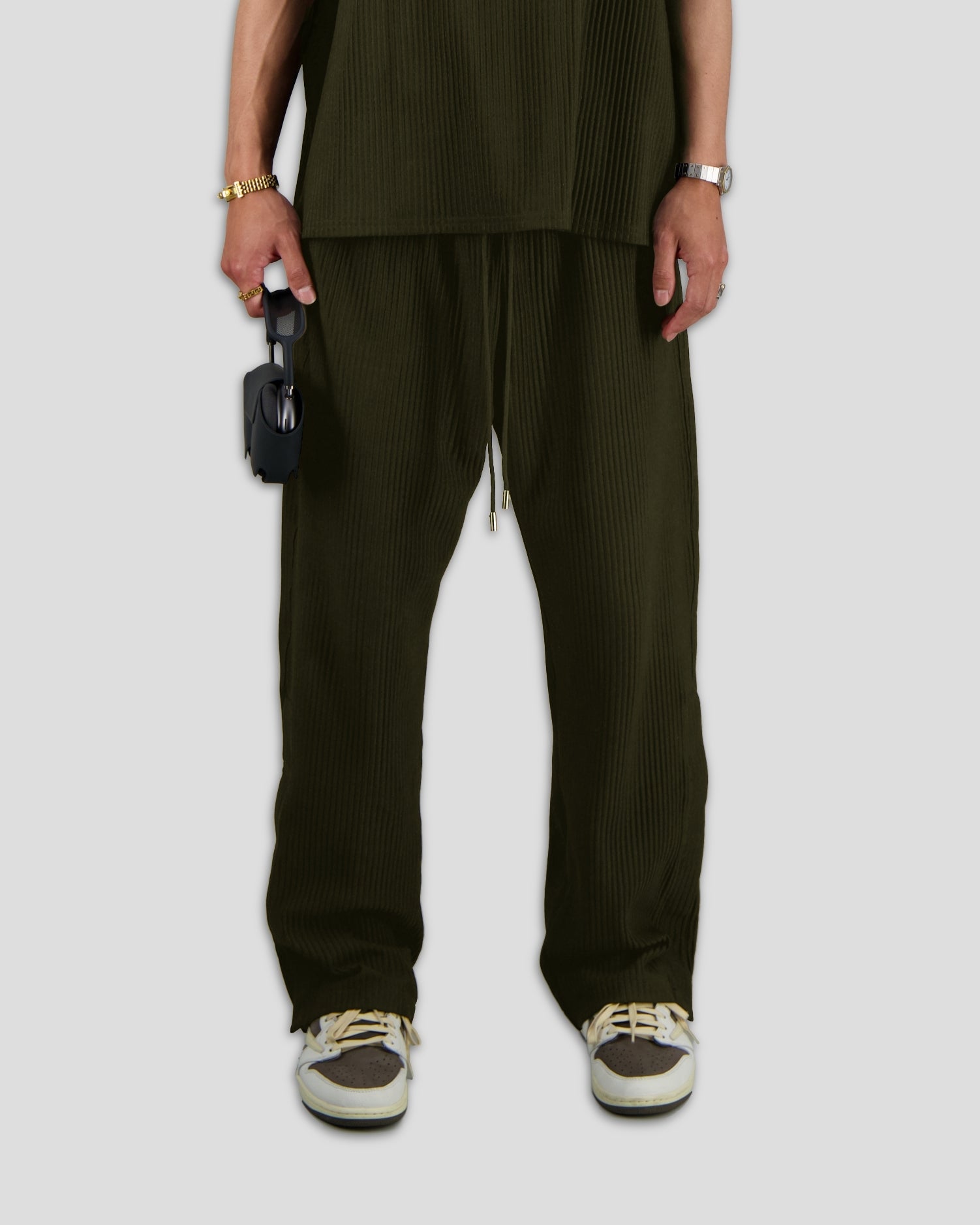 Off Court Pants Pleated Olive